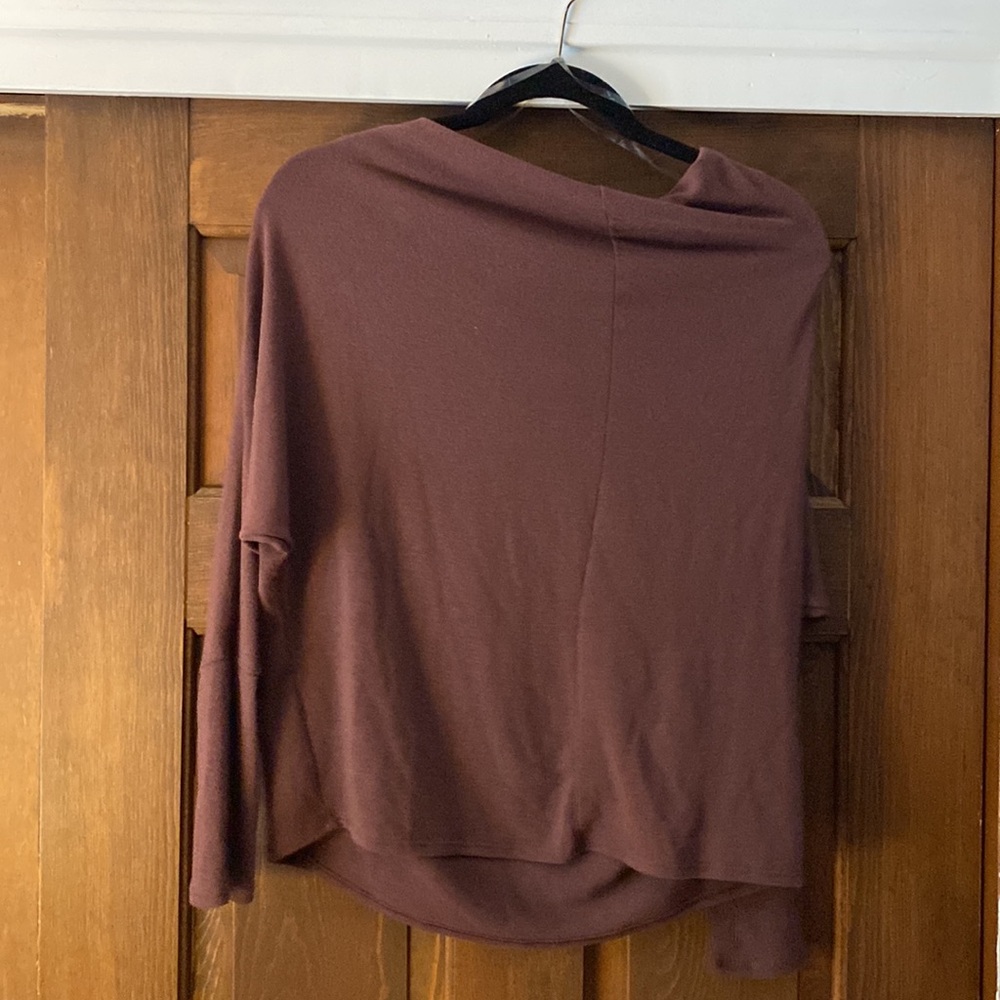 NWT six / fifty perfect anywhere top raisin size medium - Picture 3 of 4